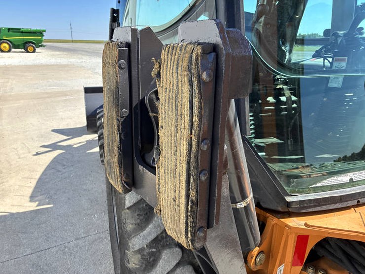 2019-case-580sn-image-34