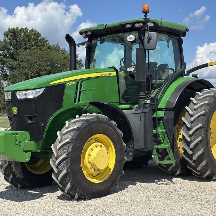 JOHN DEERE 7215R