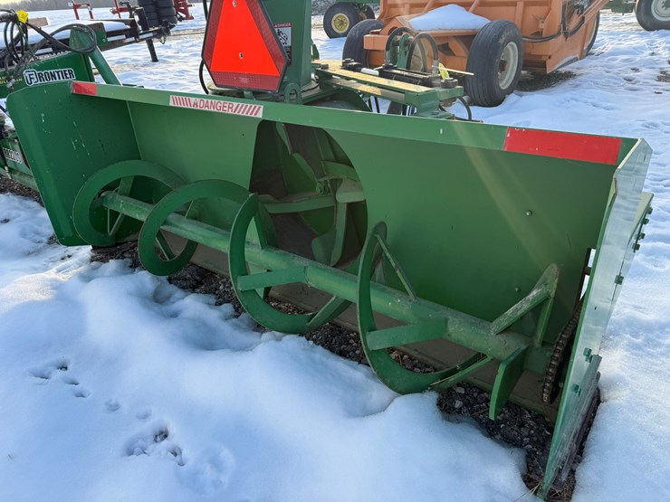 #166-•-2011-3pt-snow-blower-image-4