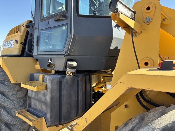 2003-deere-324h-image-18