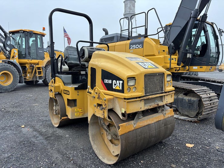 2017-caterpillar-cb24b-image-10