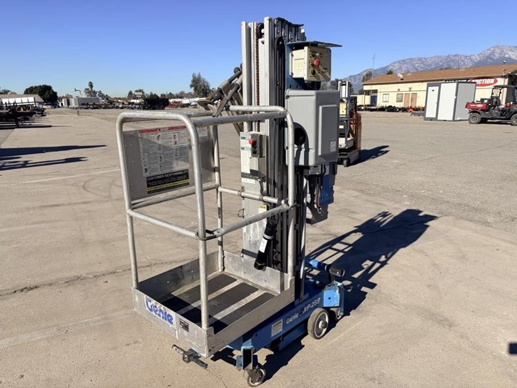 genie-awp-255-vertical-mast-lift-image-1