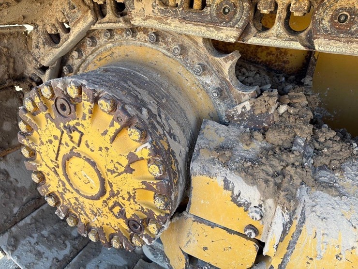 2021-caterpillar-d3-lgp-image-17