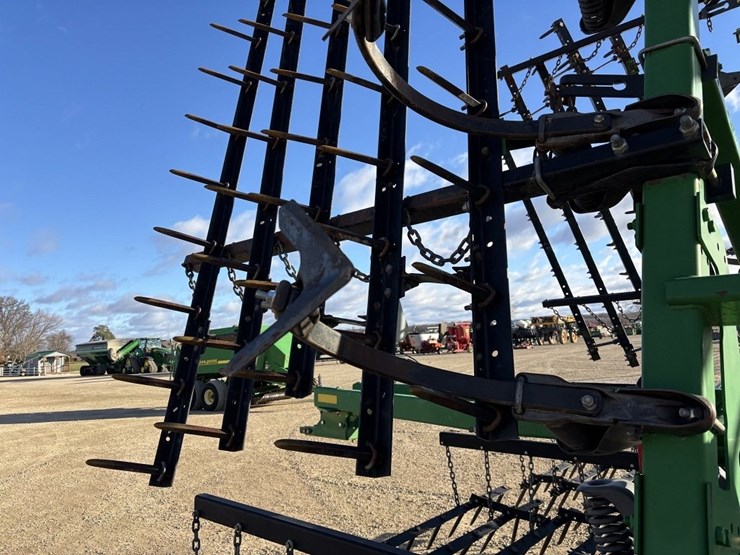 2011-john-deere-2210l-image-19