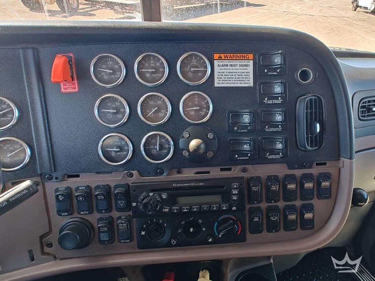 2014-peterbilt-388-image-24