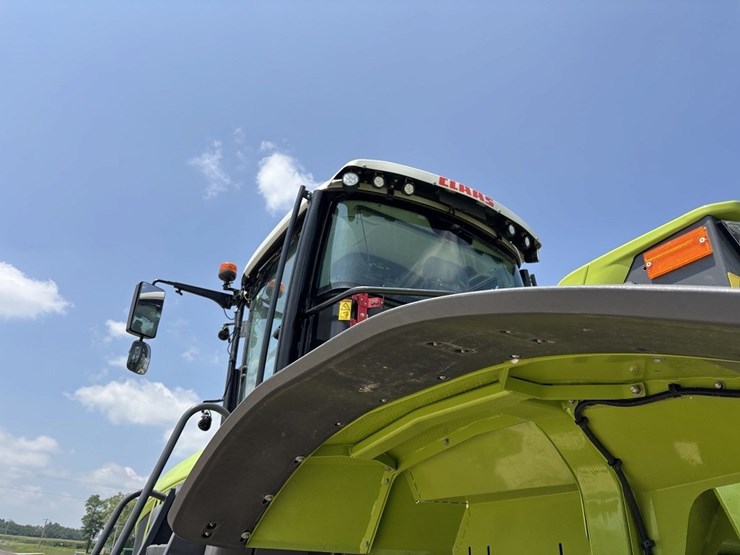 claas-xerion-5000-image-34