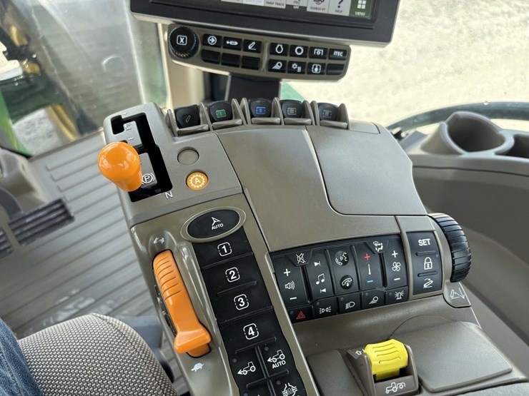 john-deere-8r-250-image-35