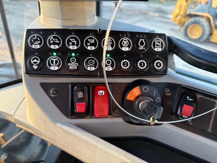 2018-caterpillar-938-image-19