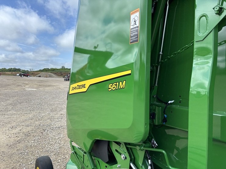 2024-john-deere-561m-image-33