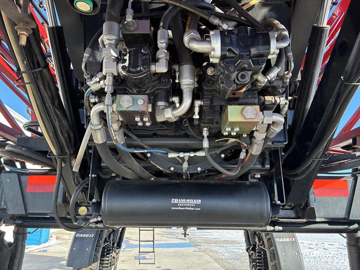 case-ih-patriot-3340-image-33