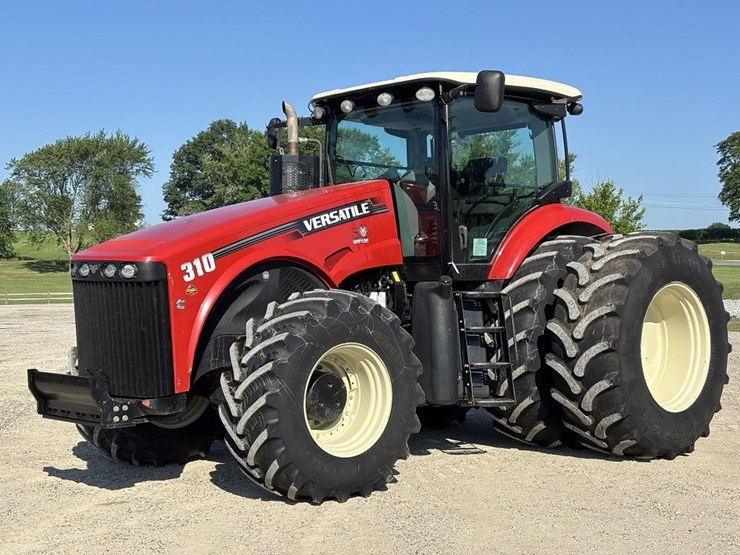 2015-versitle-310-mfwd-tractor-image-1