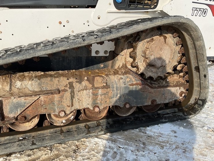2022-bobcat-t770-image-16