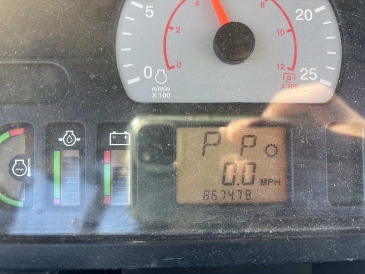 challenger-765e-track-tractor-image-48