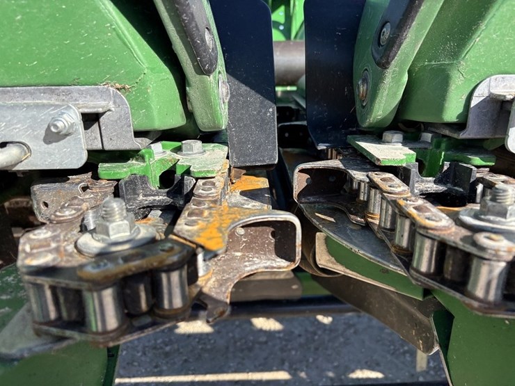 john-deere-c12f-image-37