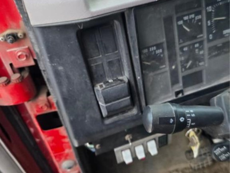 international-4900-image-23