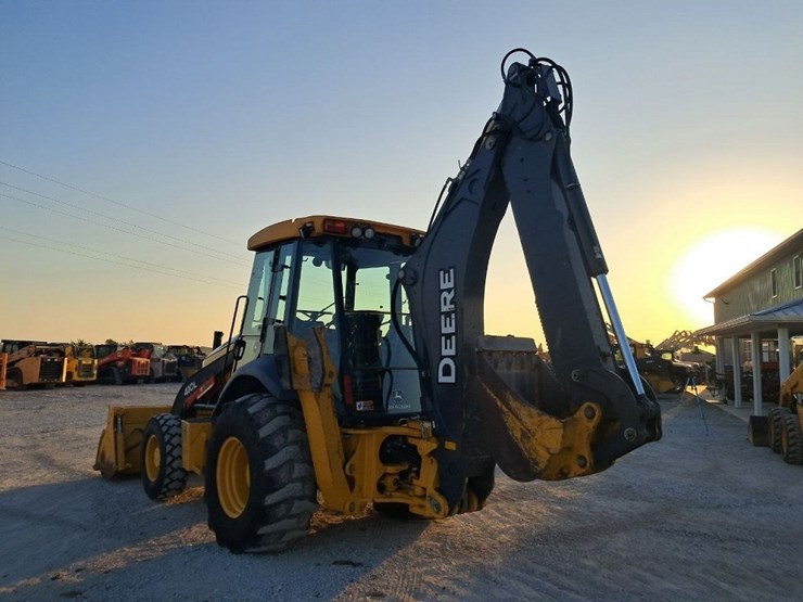 2022-deere-410l-image-3