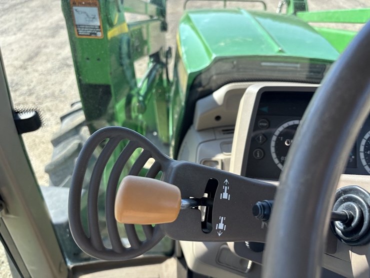 john-deere-6125m-image-46