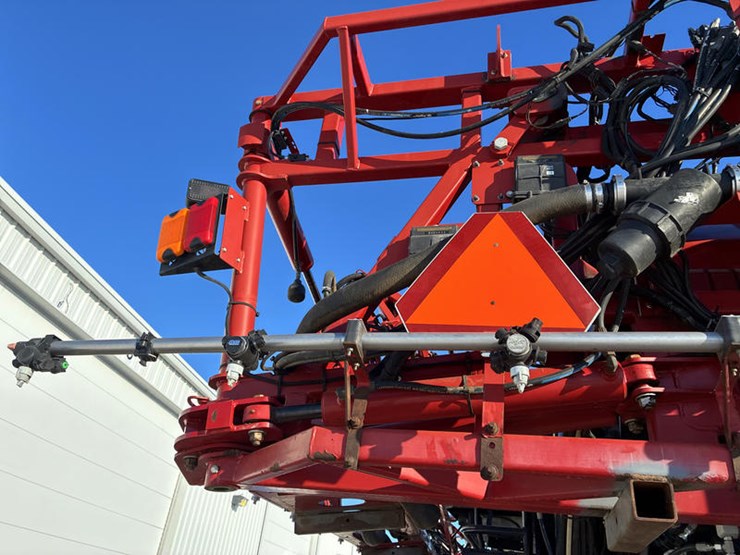 case-ih-patriot-3340-image-32