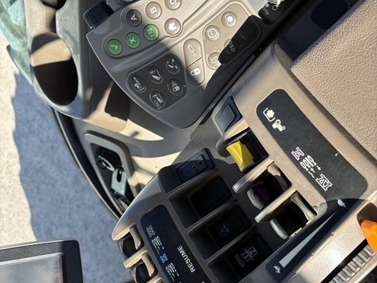 john-deere-8285r-image-37