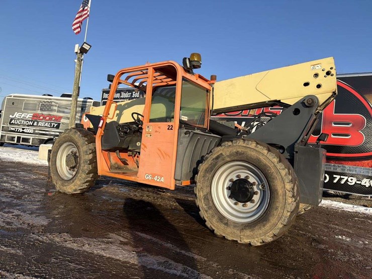 2012-jlg-g6-42a-image-2