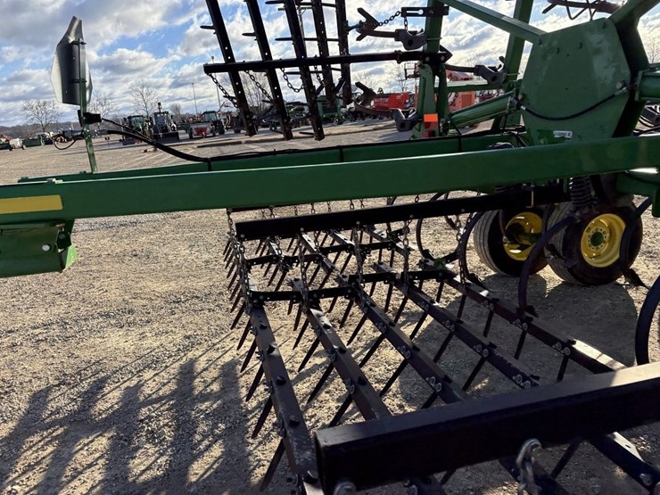 2011-john-deere-2210l-image-22