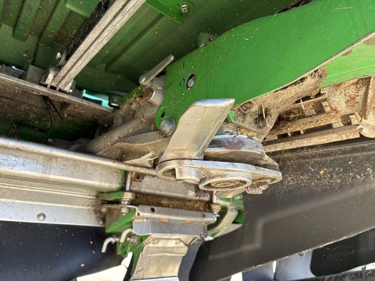 john-deere-c12f-image-39