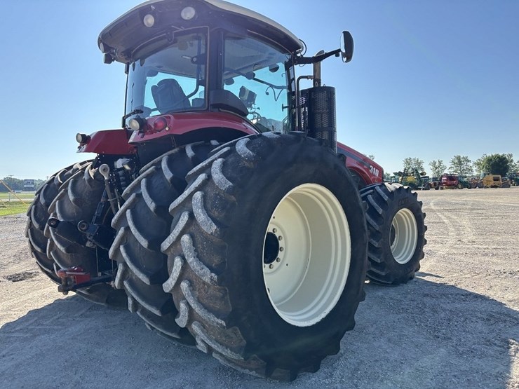 2015-versitle-310-mfwd-tractor-image-5