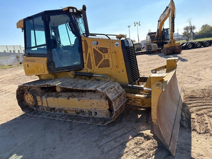 2021-caterpillar-d3-lgp-image-4