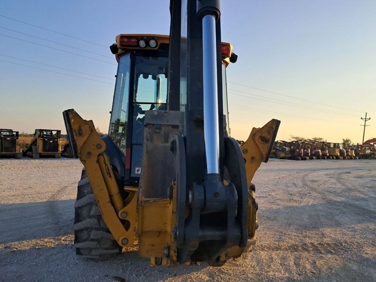 2022-deere-410l-image-7