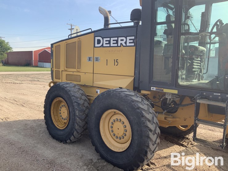 2011-deere-770g-image-9