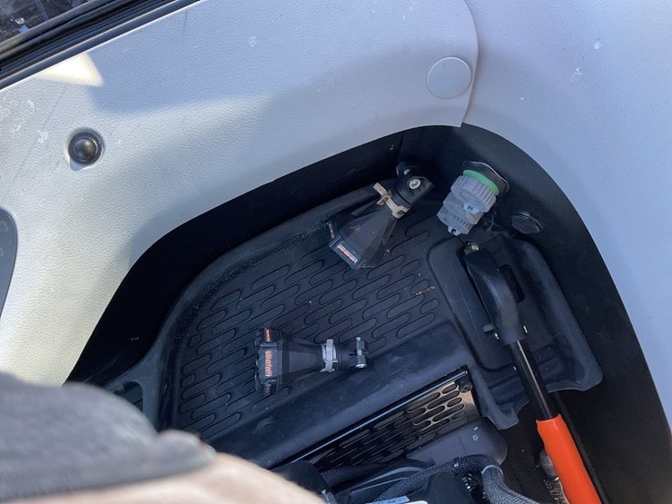 new-holland-t8.435-image-45