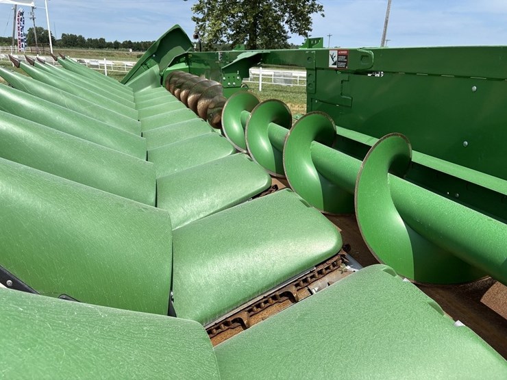 2022-john-deere-c12r-image-31