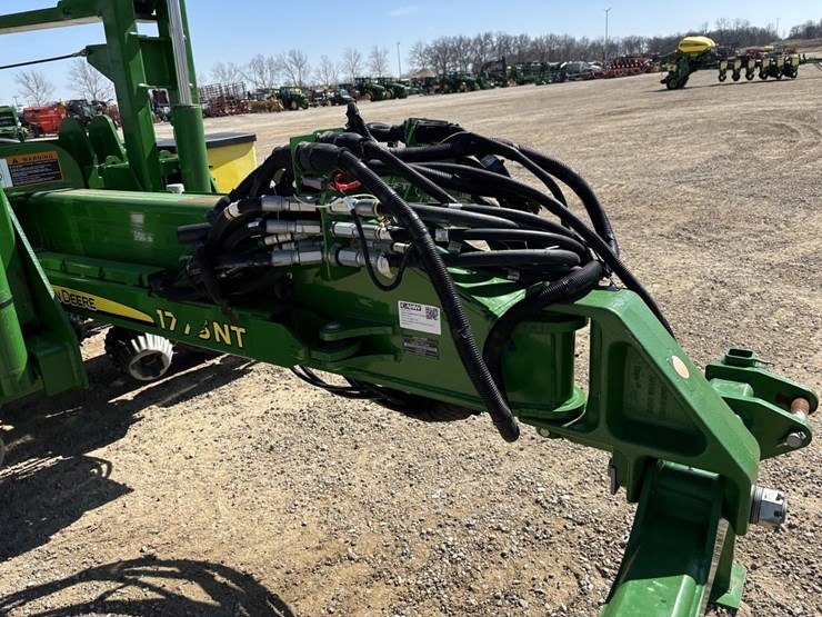 2017-john-deere-1775nt-image-8