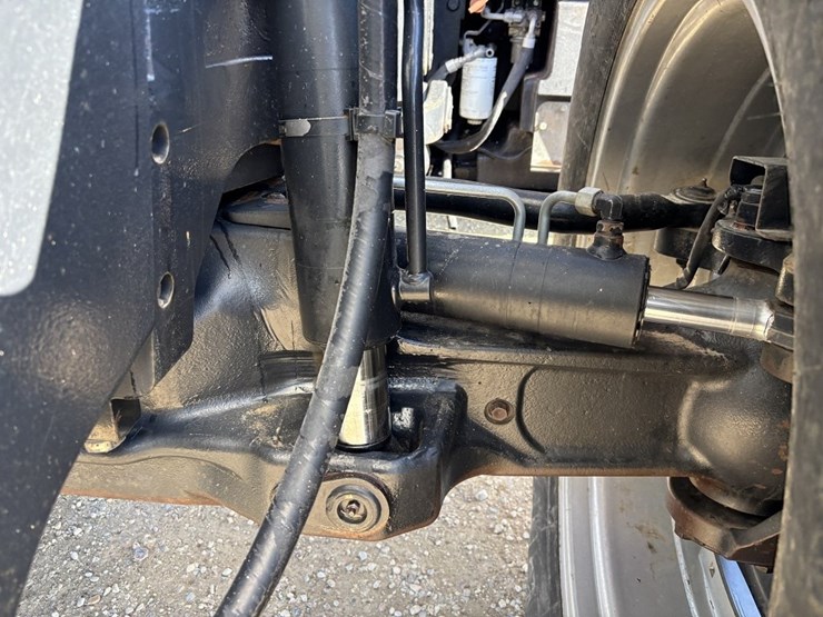 2014-case-ih-340-image-44