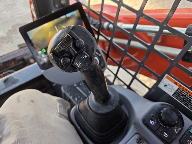 2024-kubota-sv175-3-track-skidsteer-image-14