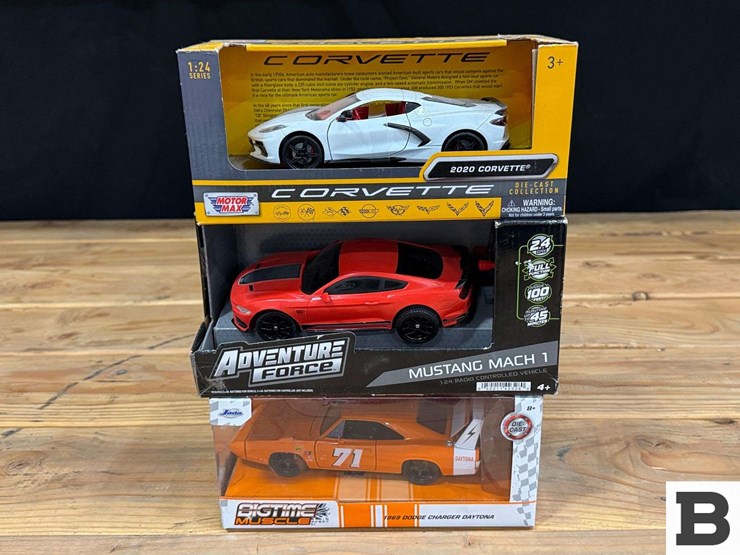 (1)-motor-max-(1)-jada-die-cast-replica-toy-cars-(1)-adventure-force-radio-controlled-car-1:24-scale-image-1