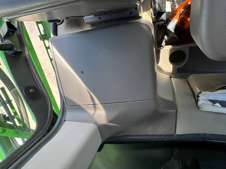 2018-john-deere-r4038-image-72