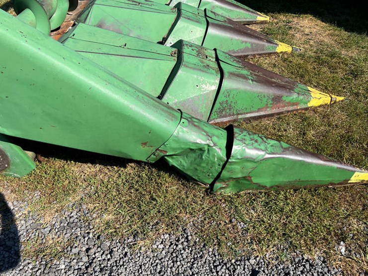 #114462-•-jd-4r-corn-head-image-3