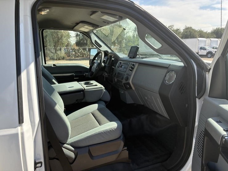 2015-ford-f550-xlt-image-13