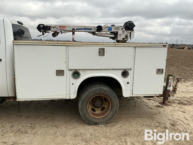 2013-chevrolet-3500-image-11