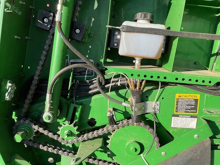 john-deere-560m-image-39