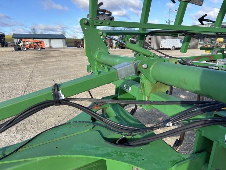 2011-john-deere-2210l-image-37