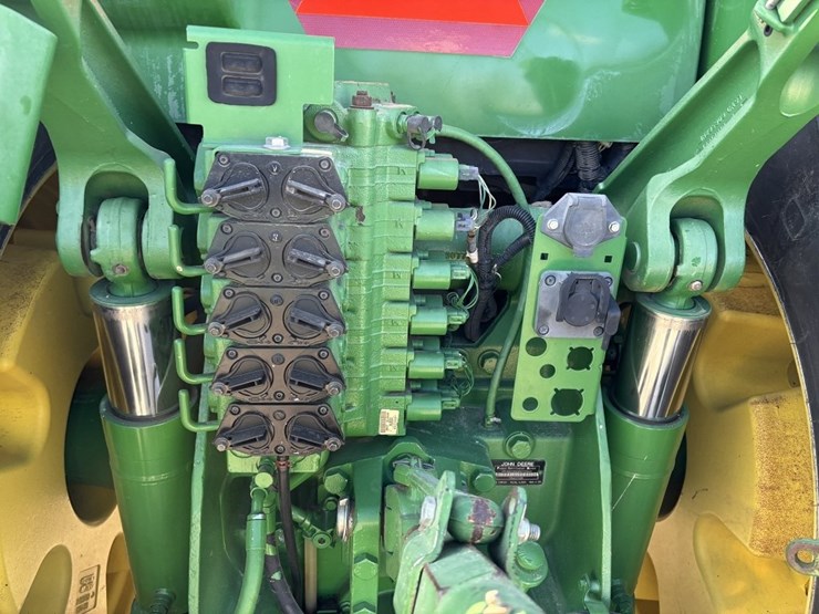 john-deere-8330-image-25