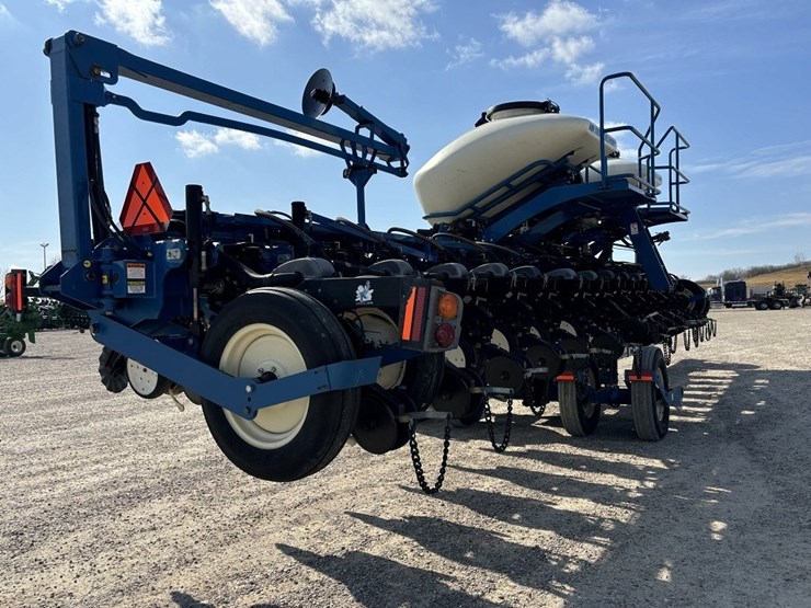 2010-kinze-3660-image-4