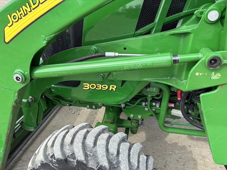 john-deere-3039r-image-23