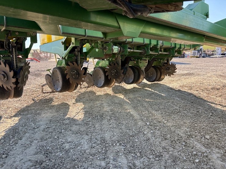 1997-john-deere-1770-image-33