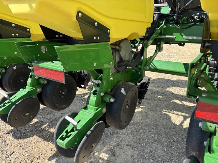 john-deere-1785-image-16