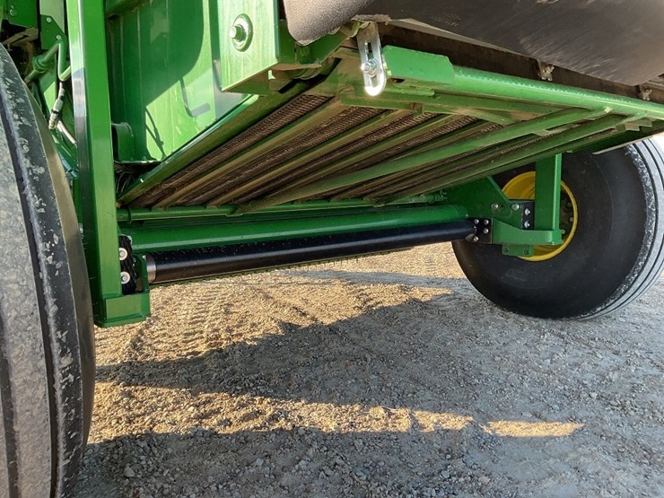 john-deere-560m-image-28