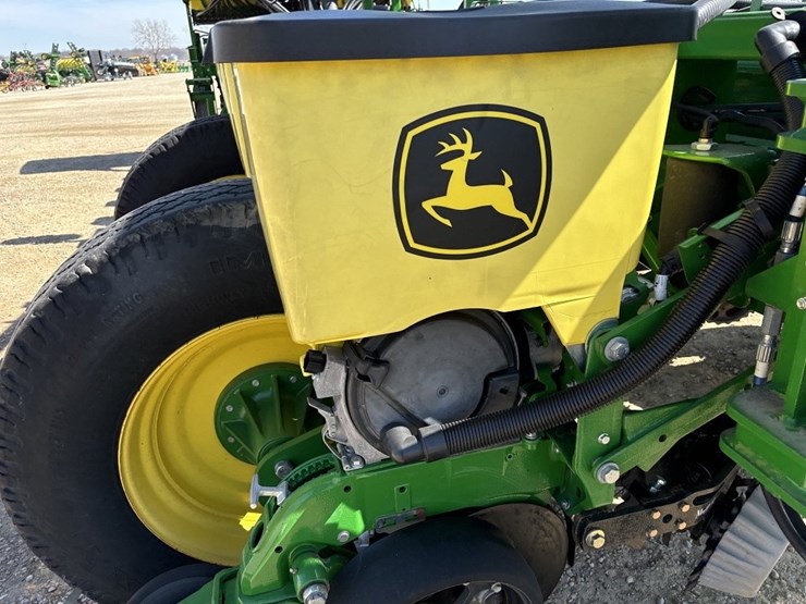 2017-john-deere-1775nt-image-12