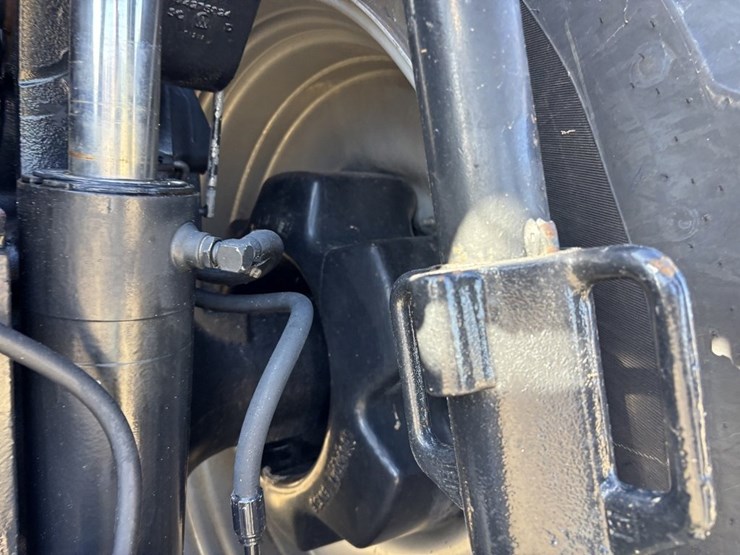 2014-case-ih-340-image-31